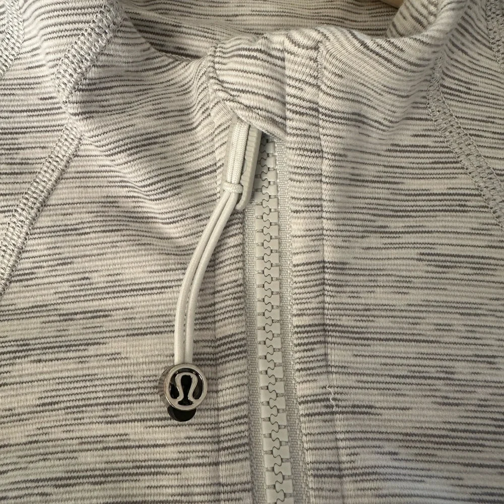 Lululemon Athletica Define Zip-Up Jacket - Picture 2 of 7